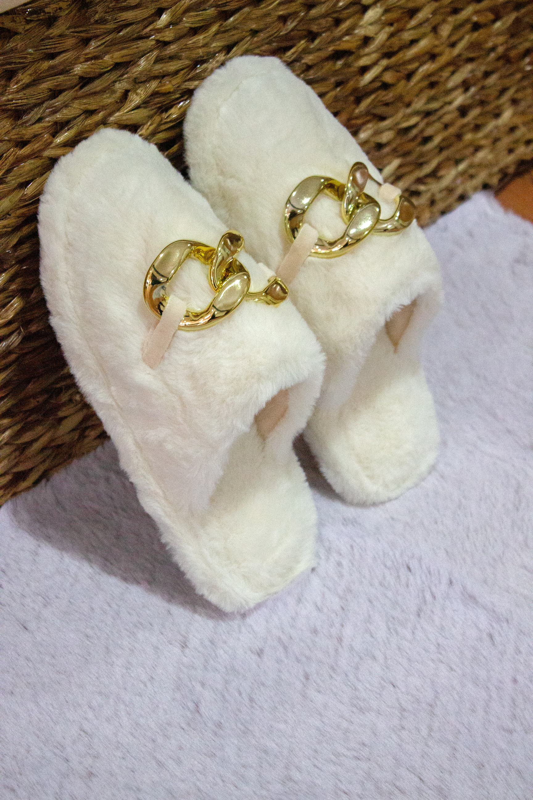 Chinelos de quarto brancos com corrente Senhora