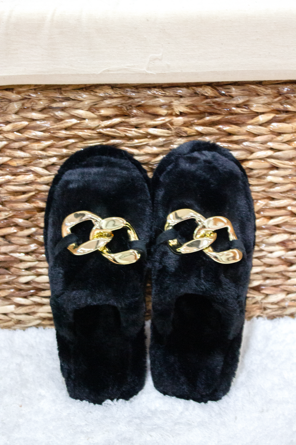Chinelos de quarto pretos com corrente Senhora