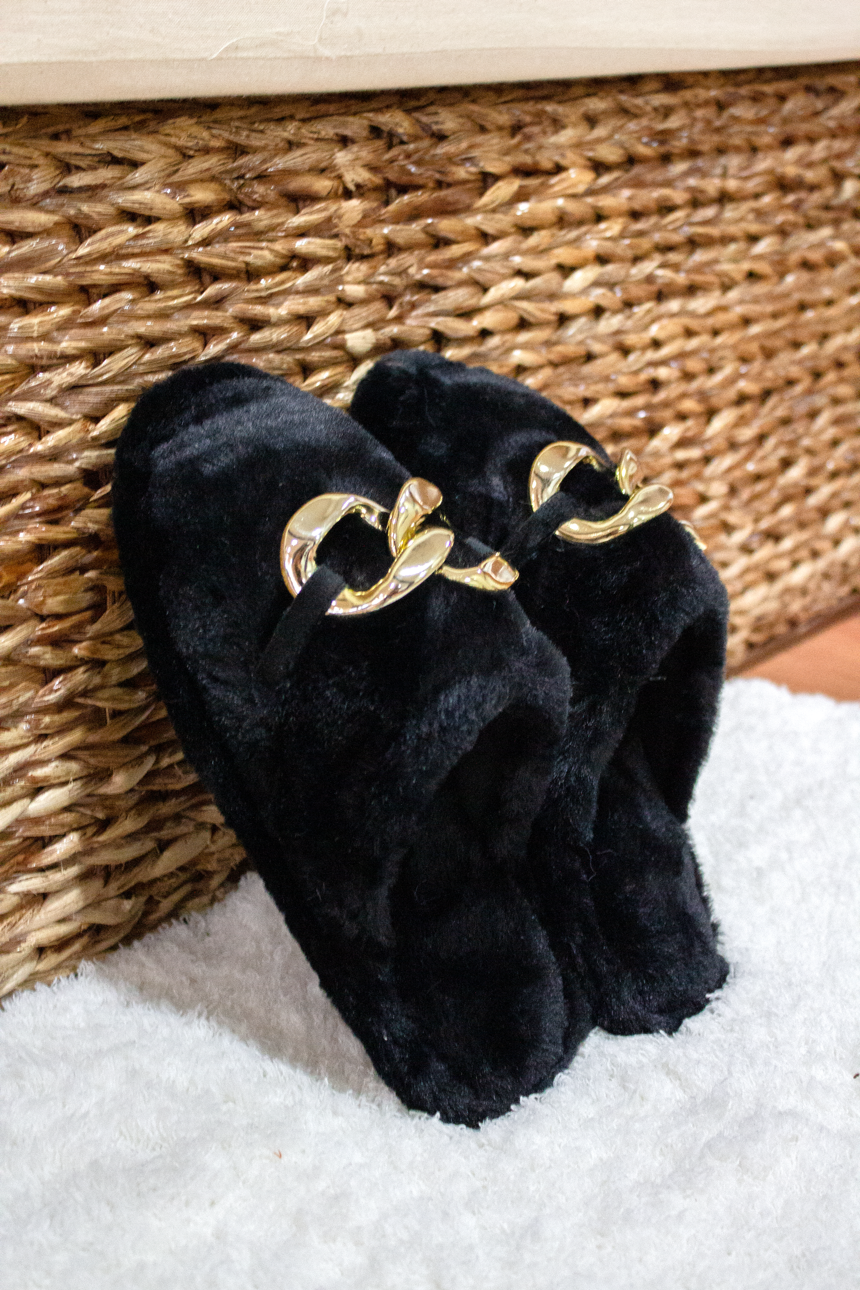 Chinelos de quarto pretos com corrente Senhora