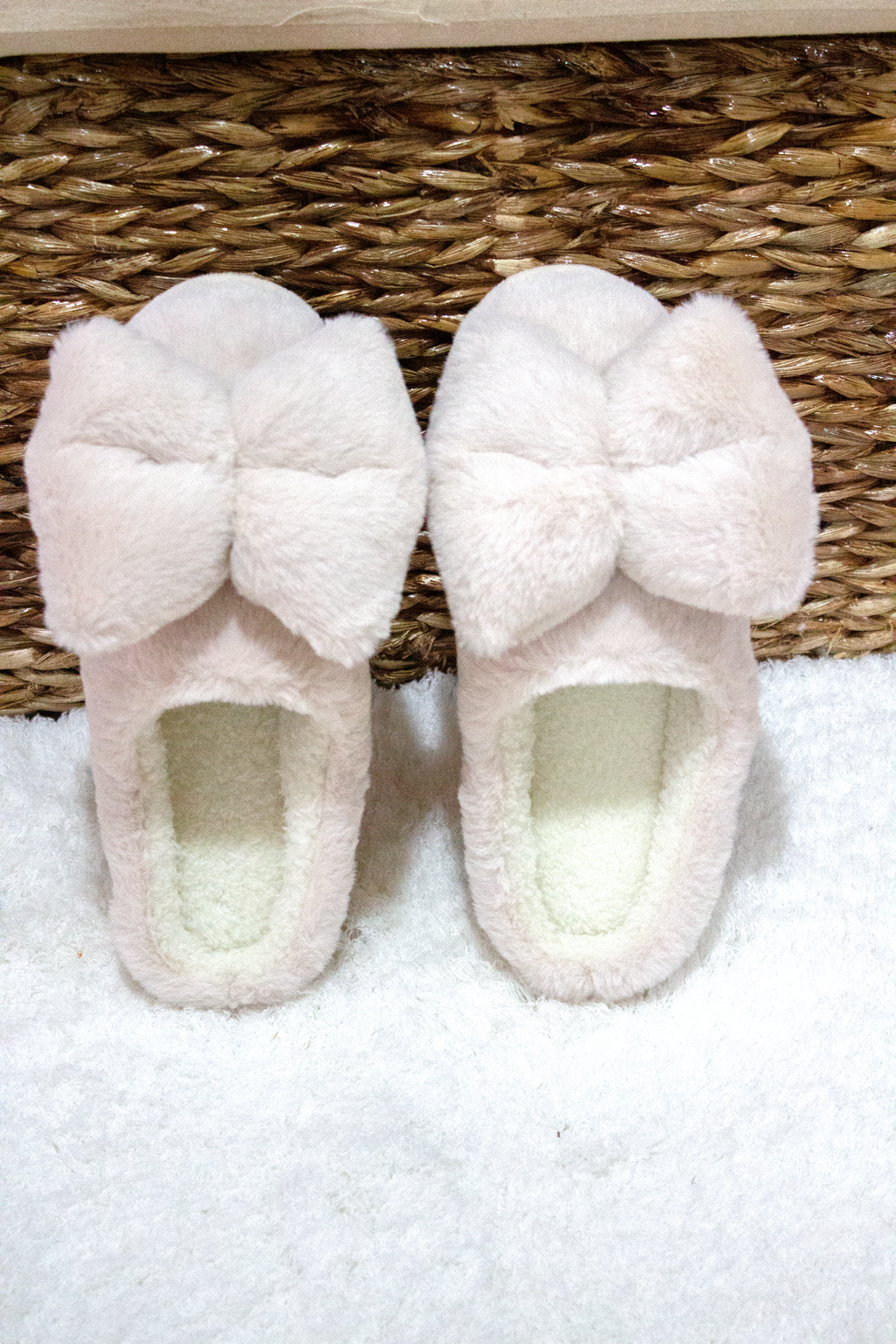 Chinelos de quarto bege com laço Senhora